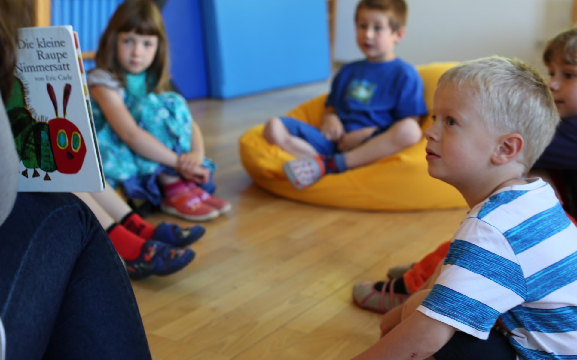 Vorlesen in der Bücherei